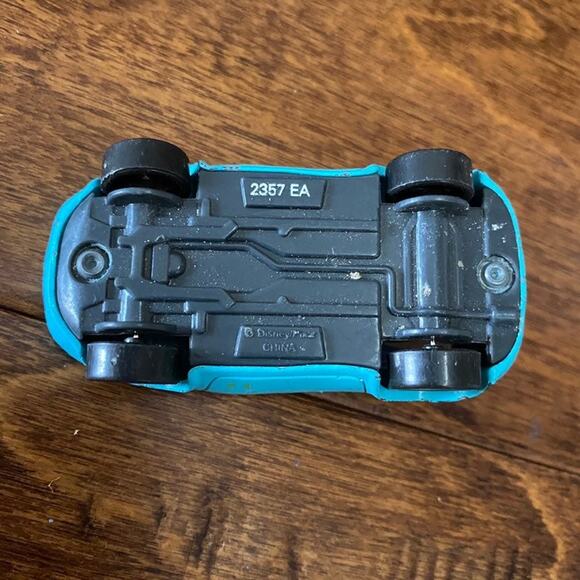 DISNEY PIXAR Cars Kori Turbowitz Diecast Car - Picture 5 of 5